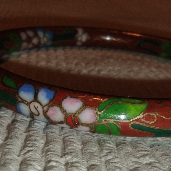 Hand enameled oriental design bangle bracelet - Picture 15 of 16
